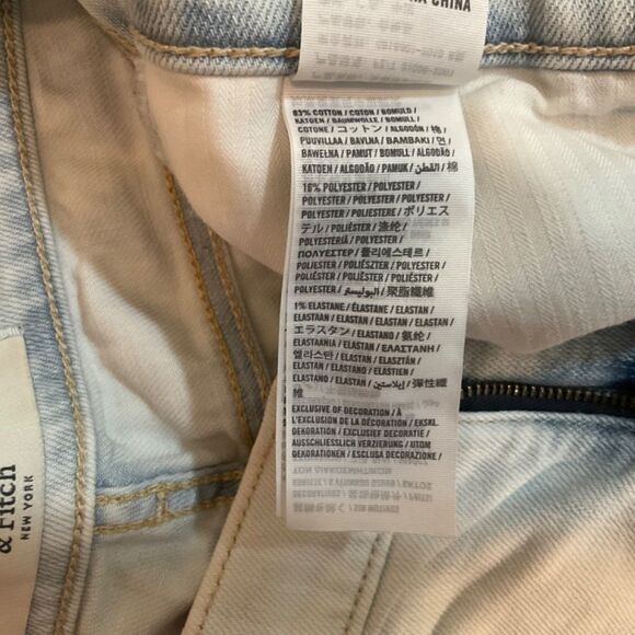 Abercrombie & Fitch light wash distressed denim shorts size 0/25 - Picture 3 of 3